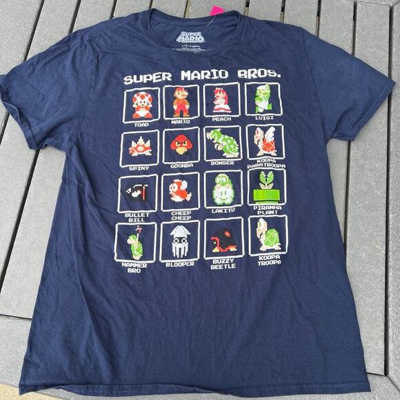 Super Mario Men's size L , short sleeve, crewneck T-shirt . Navy - Picture 2 of 3